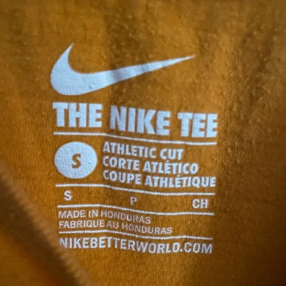 Nike Track and Field T-shirt- size small - Picture 3 of 3